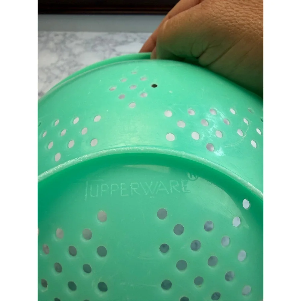 Tupperware vintage colander